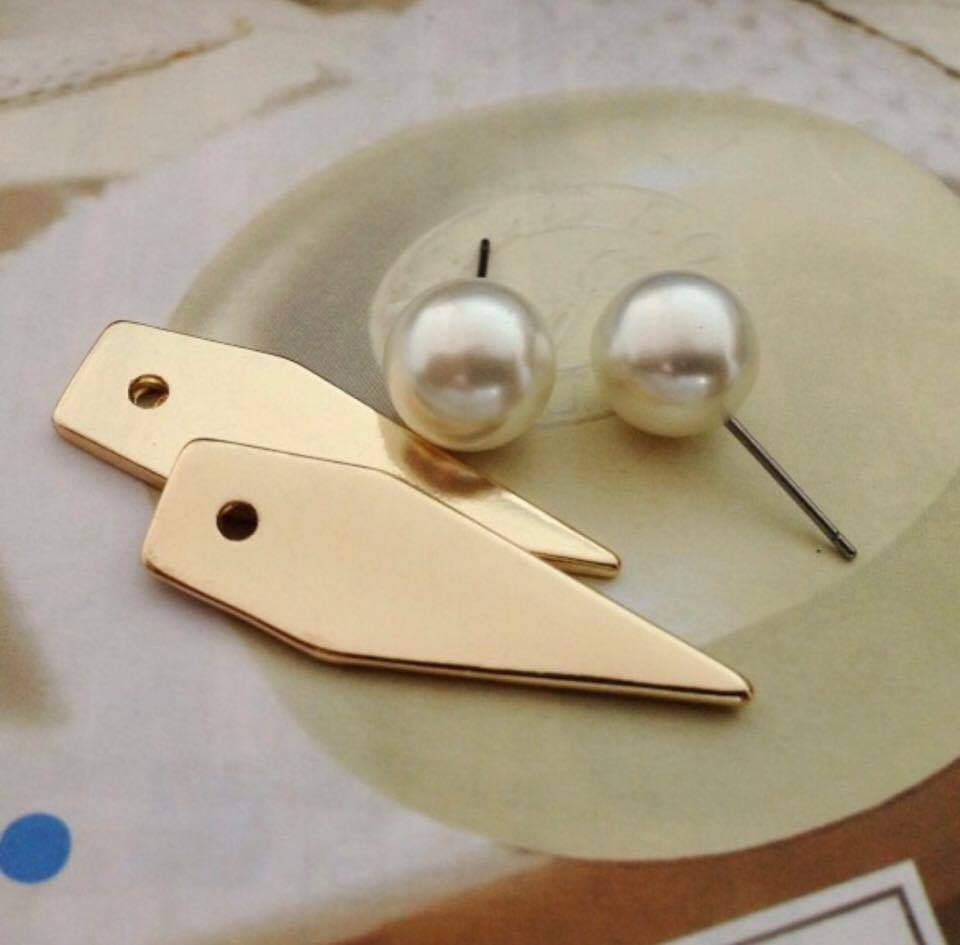 Casual Geometric Triangle Created Pearls Flat Back Swing Earrings