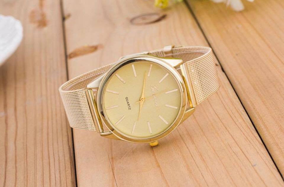 Women's Golden Alloy Mesh Band Elegant Quartz WristWatch