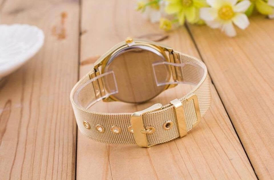 Women's Golden Alloy Mesh Band Elegant Quartz WristWatch